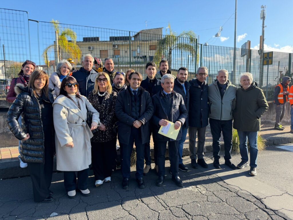 rimozione dei binari dell'ex Circumetnea
