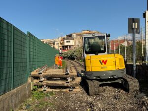 rimozione dei binari dell'ex Circumetnea