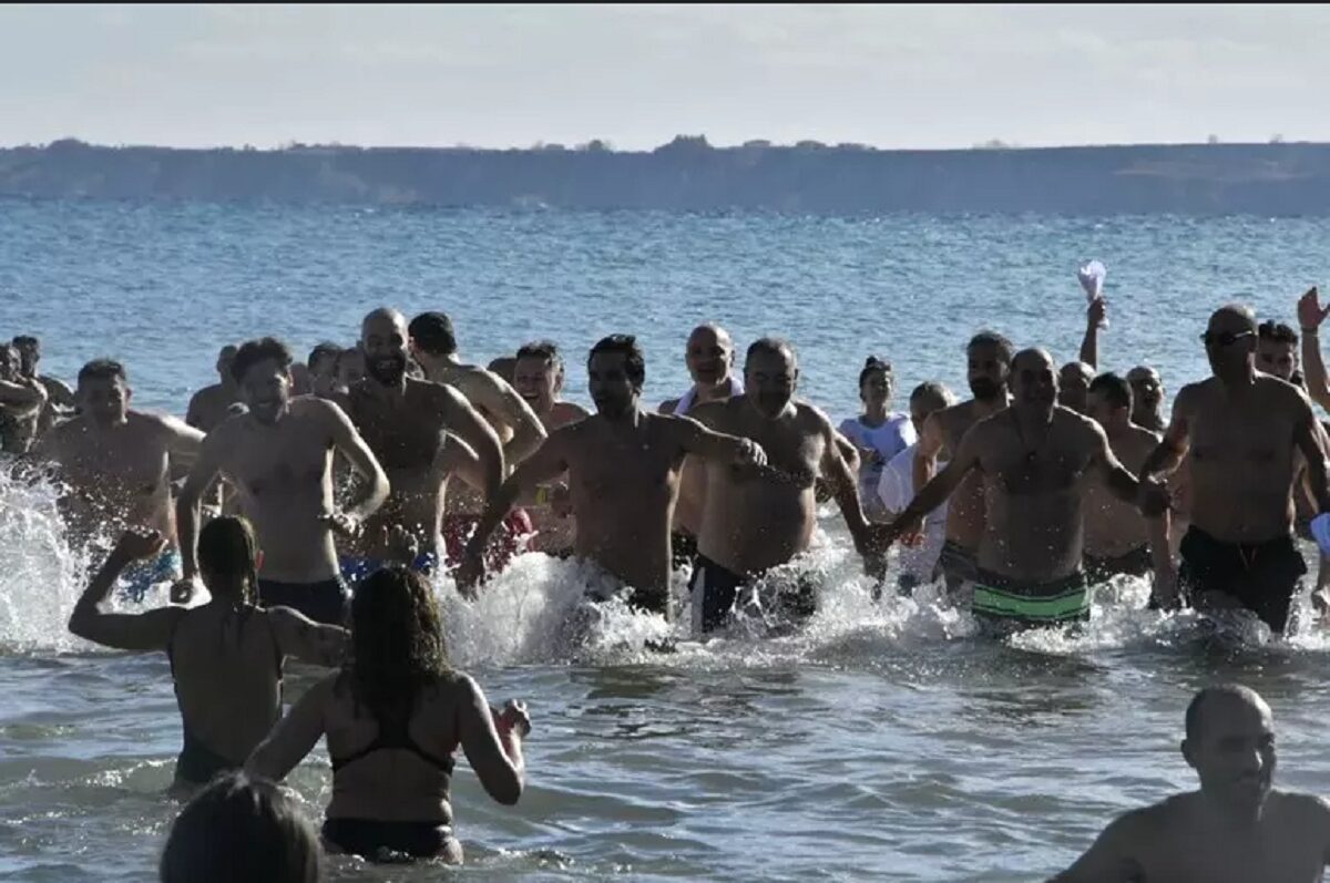 tuffo capodanno crotone 1