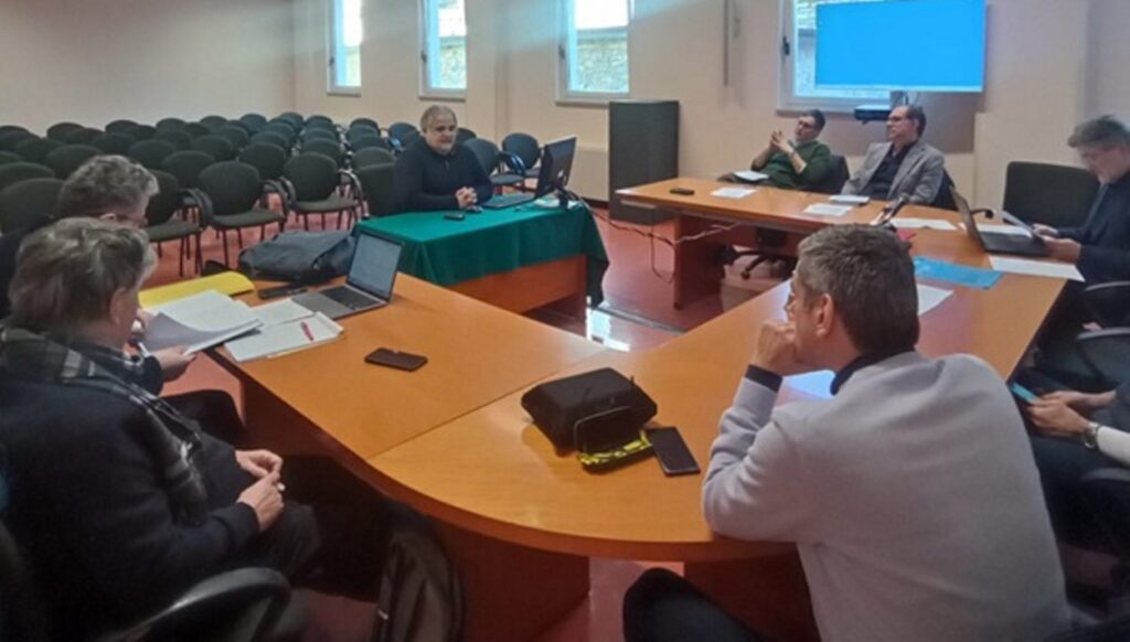 Trieste 25 feb 2026 - la commissione di laurea esamina il prof Paolo Guido Barbaro