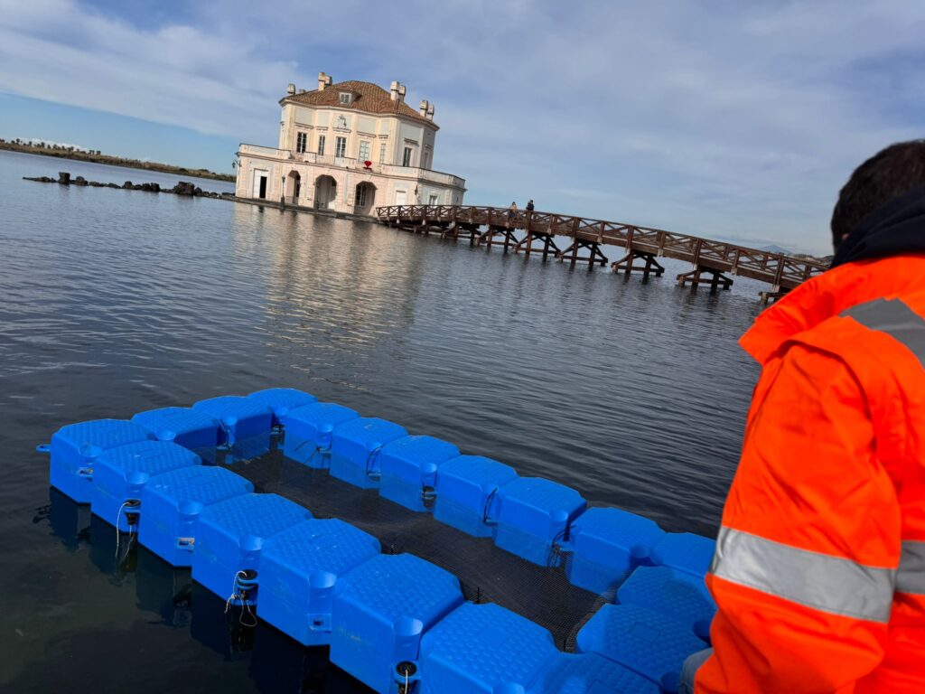 Attività recupero plastica nel lago del Fusaro