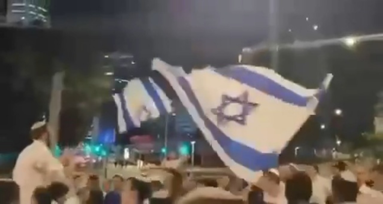 Festeggiamenti Israele morte Khamenei