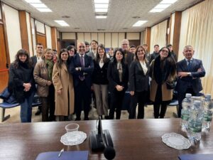Foto di gruppo giovani confindustria e studenti