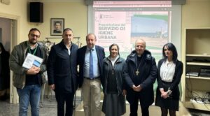 Francesco Grande (Ecologia Oggi), assessore Filippo Burrone, avv. Francesco Nucara (Confsal SNALV), suor Francesca Bucci (Dirigente dell’Istituto), S.E. mons. Fortunato Morrone, dott.ssa Romina Palamara