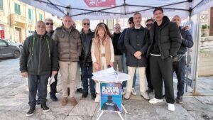 Gazebo Lega a Reggio Calabria io sto col poliziotto