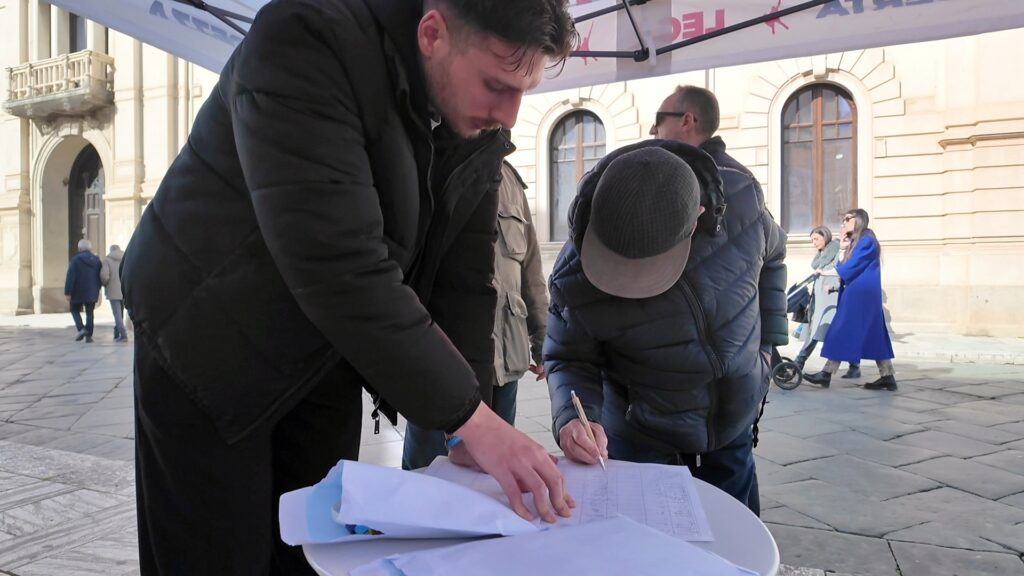Gazebo Lega a Reggio Calabria io sto col poliziotto