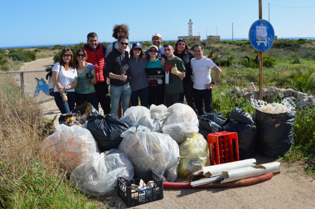 Raccolta rifiuti Faro si Capo Murro di Porco località Plemmirio