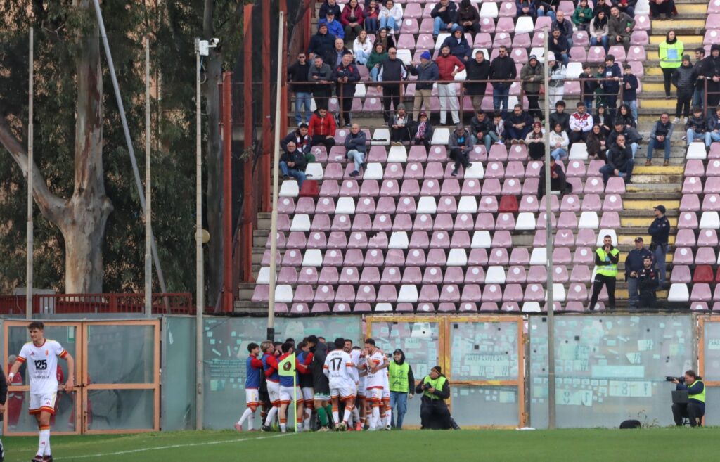 Reggina-Messina esultanza gol Tedesco