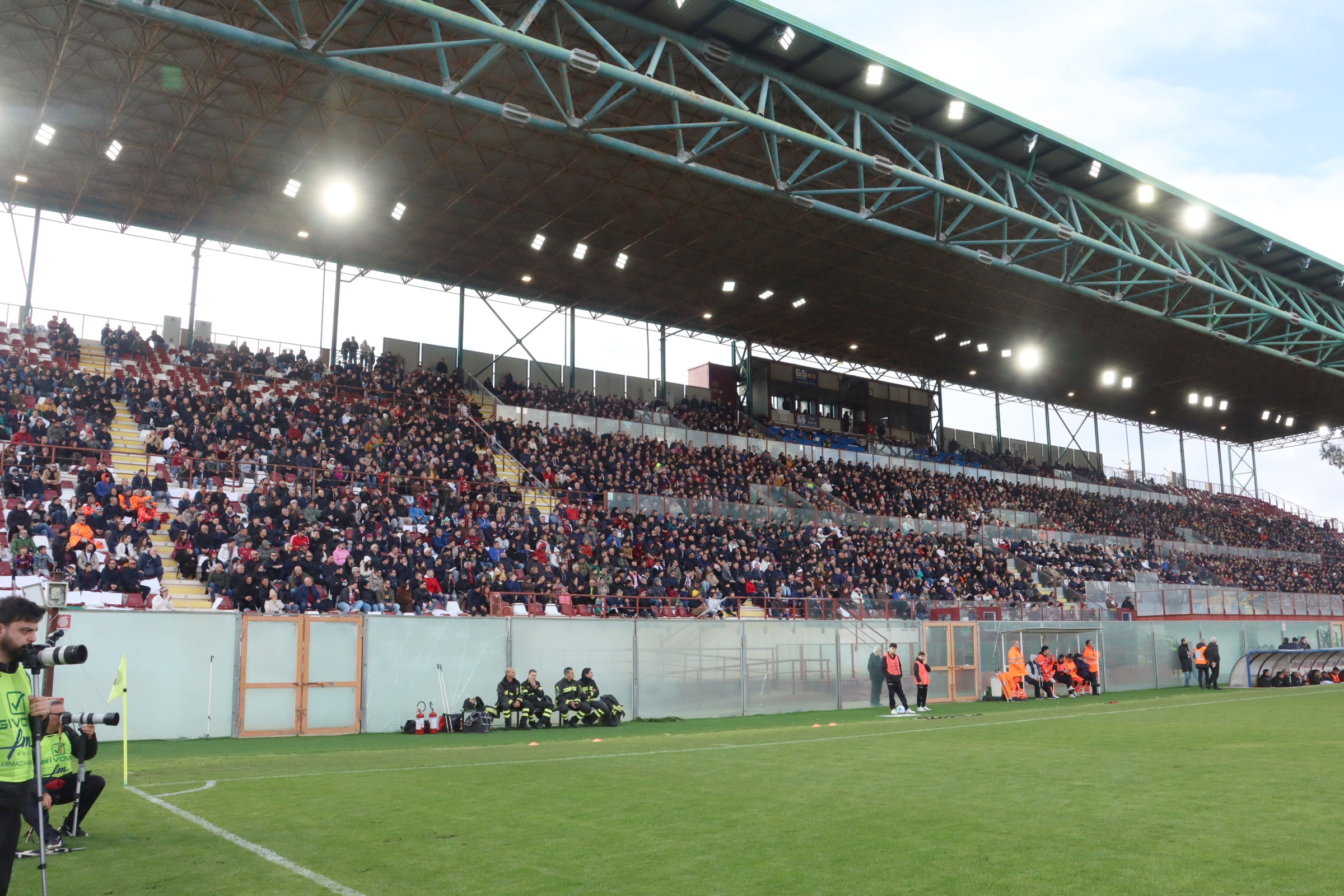 Reggina-Messina tribuna coperta granillo tifosi