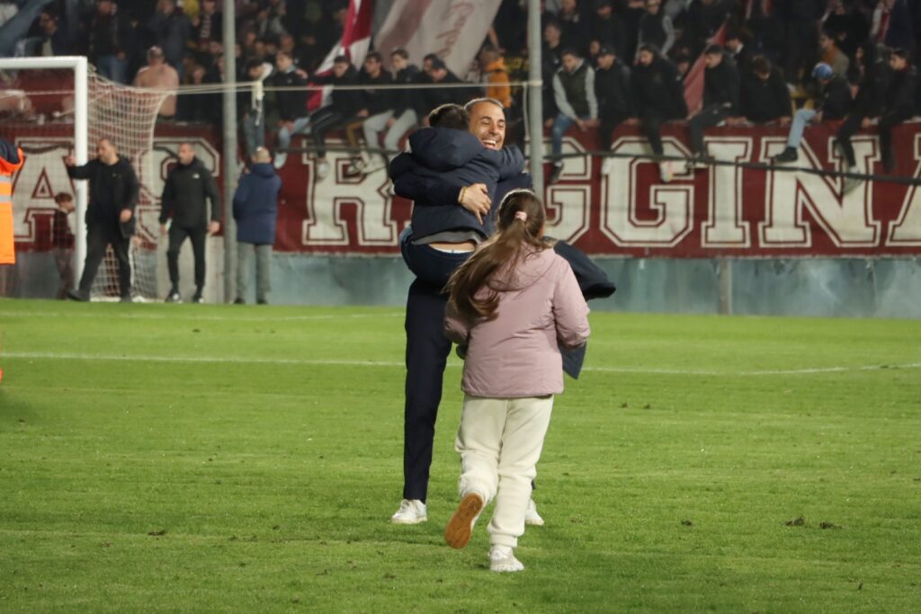 Reggina-Sancataldese Torrisi festeggia coi figli