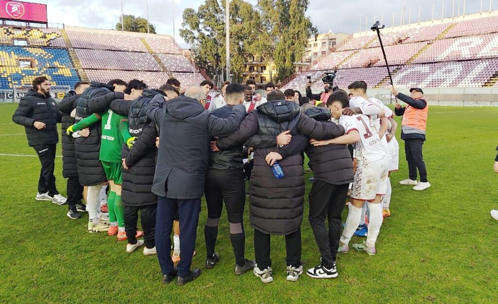 Reggina-Savoia saluto finale squadra