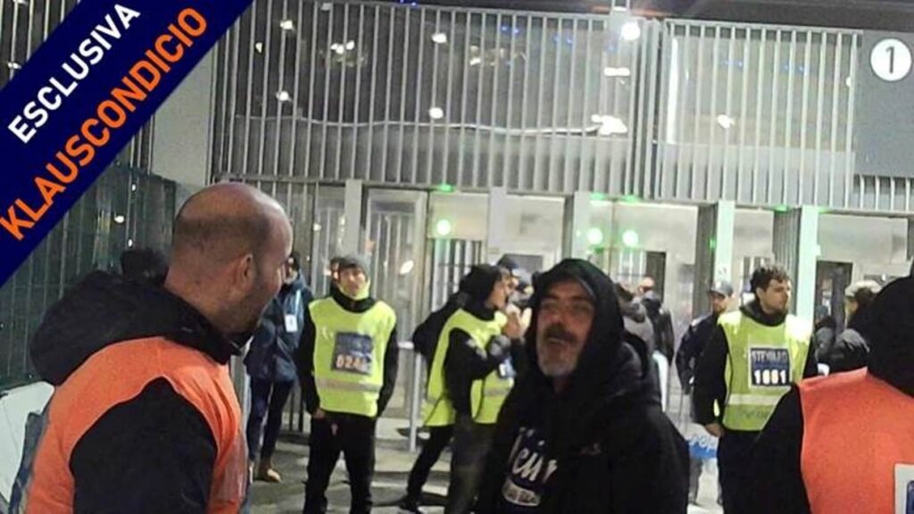 Tifosi all’esterno di San Siro