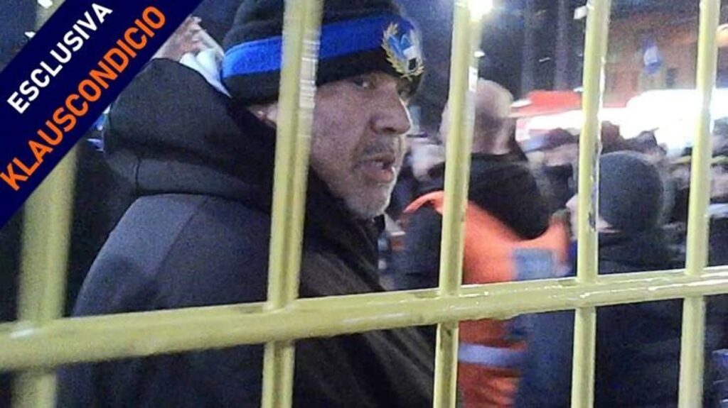Tifosi all’esterno di San Siro