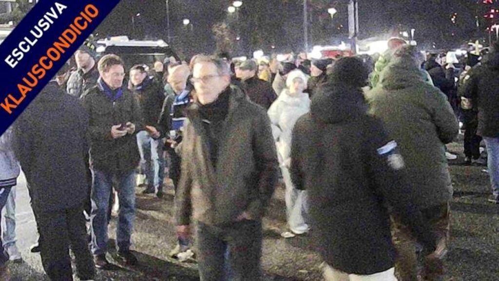 Tifosi all’esterno di San Siro