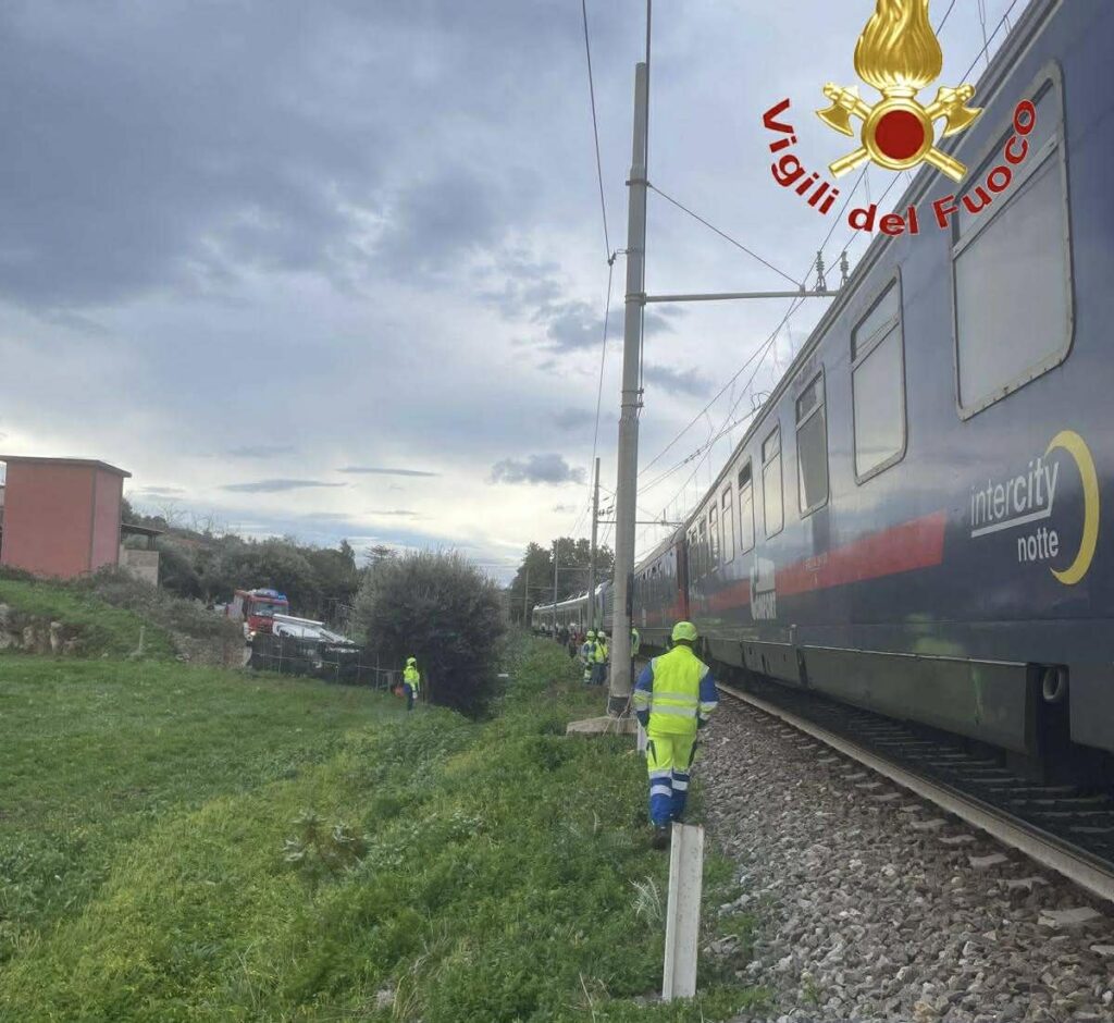 Treno Torino-Reggio Calabria bloccato