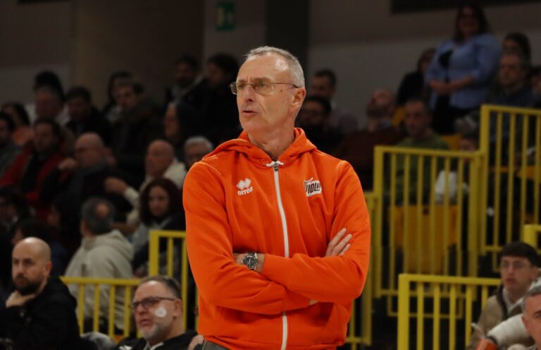 Viola, Cadeo dopo il ko a Catanzaro: “liberi e rimbalzi da migliorare. Ai Playoff niente partite soft, conta solo vincere”
