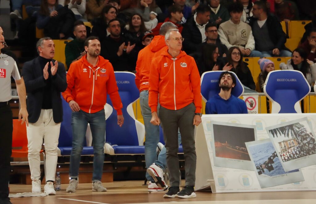 Coach Cadeo