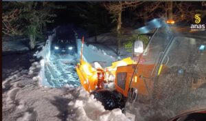 auto bloccata dalla neve