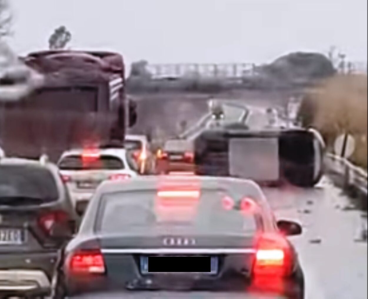 auto ribaltata