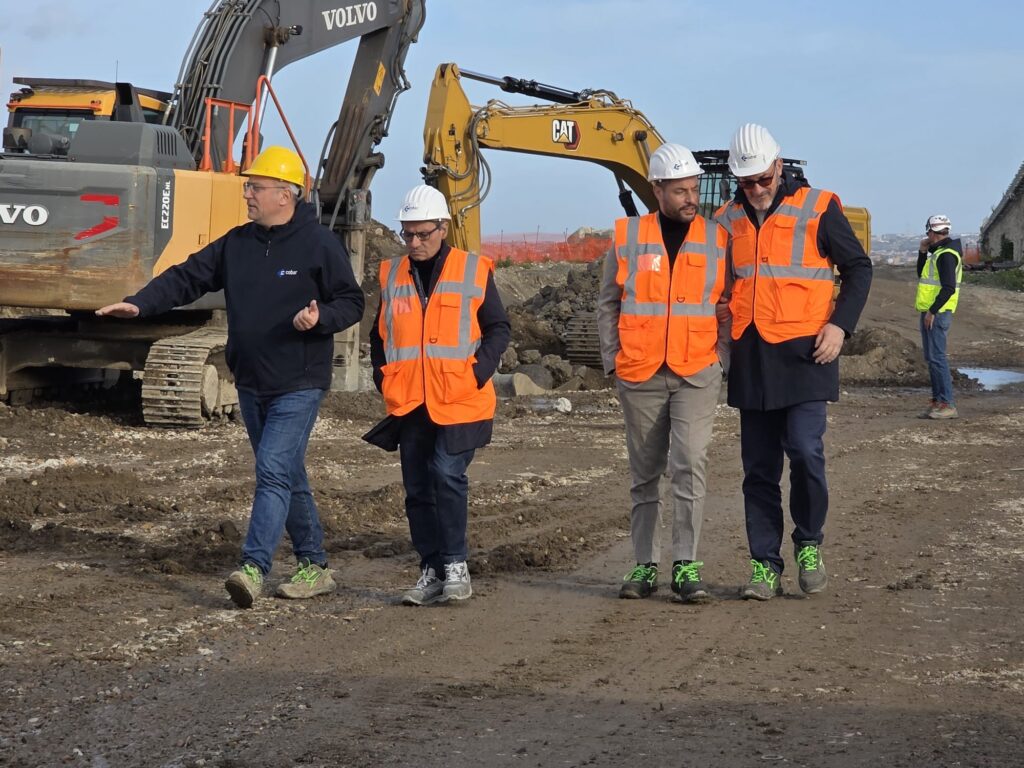 battaglia e romeo visitano il cantiere del museo del mare