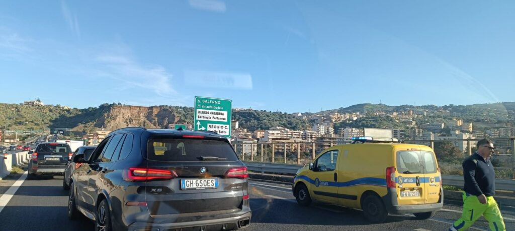 carico di arance sull'autostrada