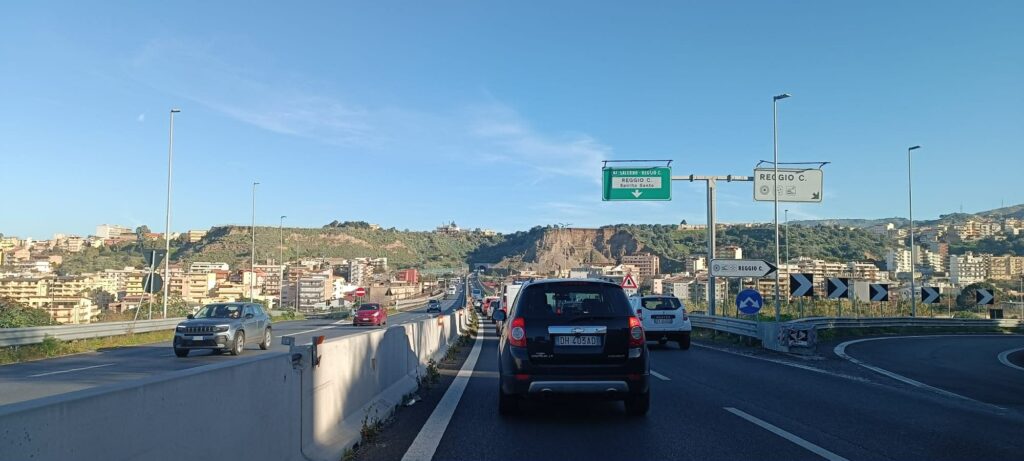 carico di arance sull'autostrada