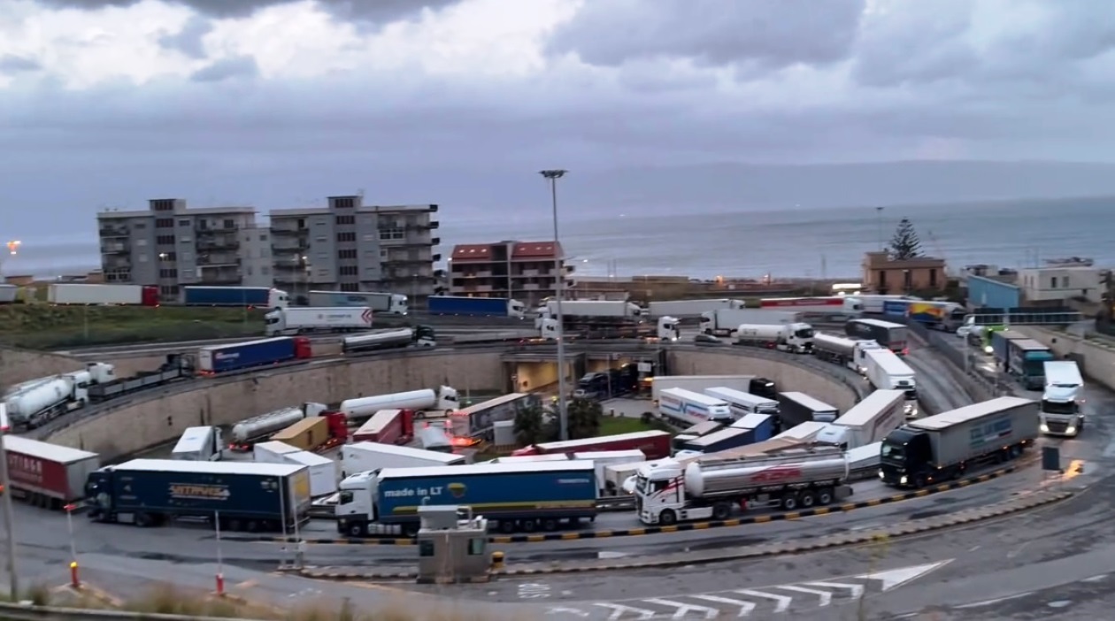 coda tir porto tremestieri