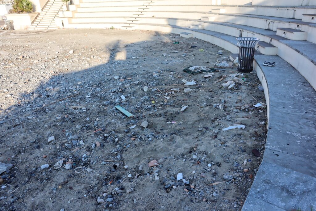 condizioni lungomare reggio calabria a due settimane dalla mareggiata