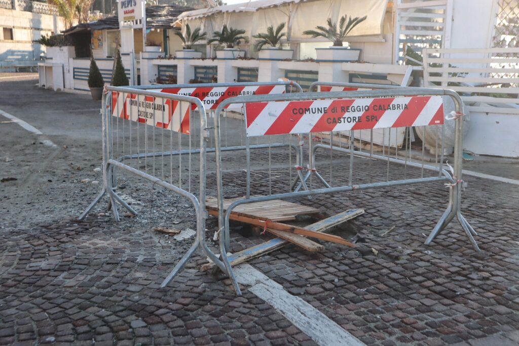 condizioni lungomare reggio calabria a due settimane dalla mareggiata