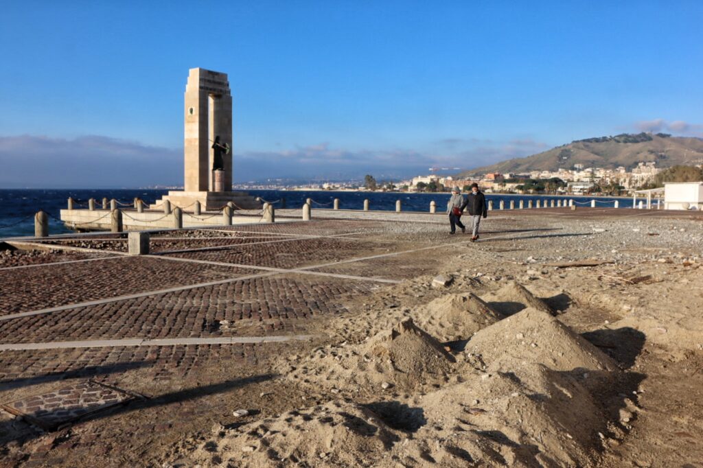 condizioni lungomare reggio calabria a due settimane dalla mareggiata