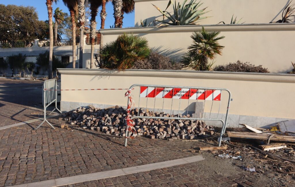 condizioni lungomare reggio calabria a due settimane dalla mareggiata