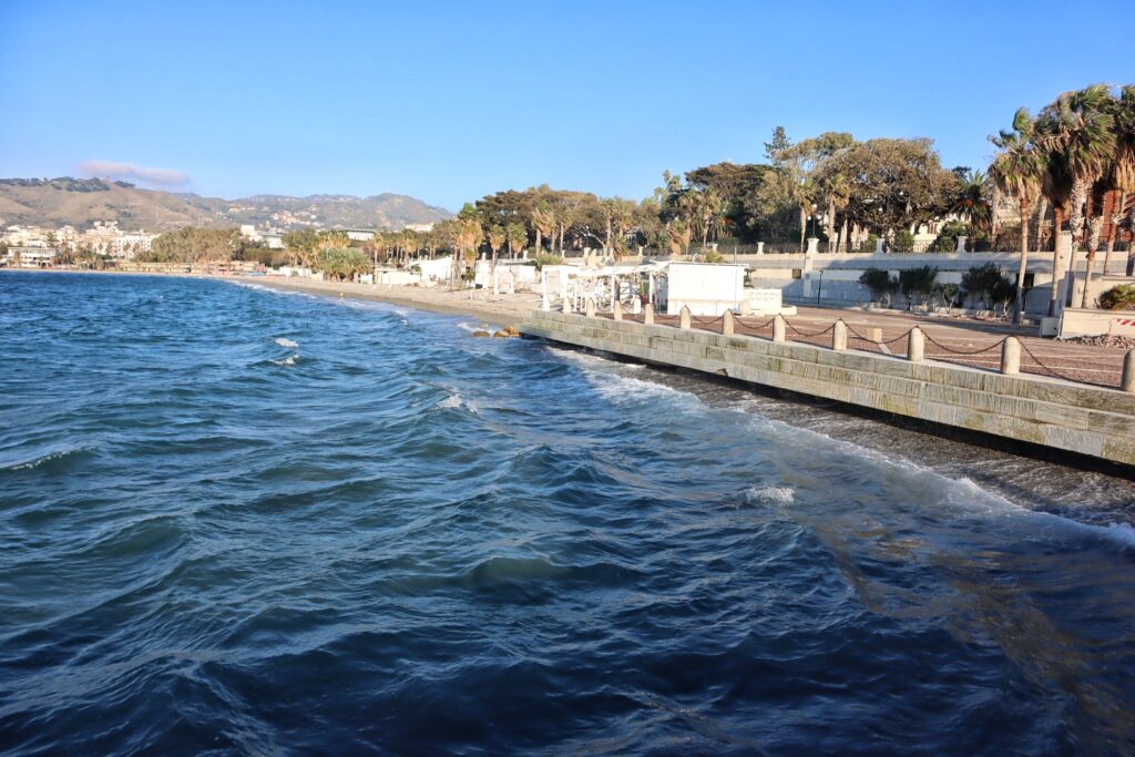 condizioni lungomare reggio calabria a due settimane dalla mareggiata