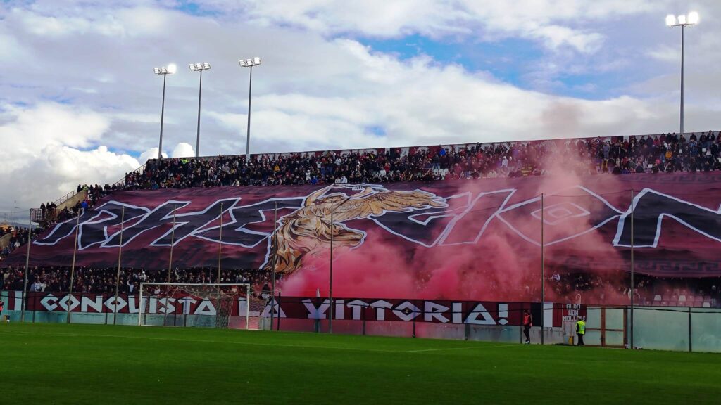 coreografia curva sud reggina messina