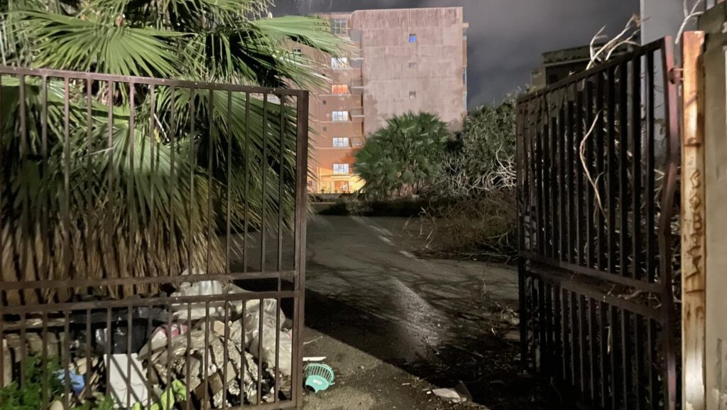 degrado ex scuola Foscolo