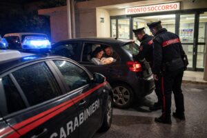 donna partorisce in auto carabinieri