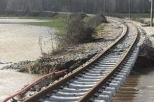 ferrovia sospesa per il maltempo