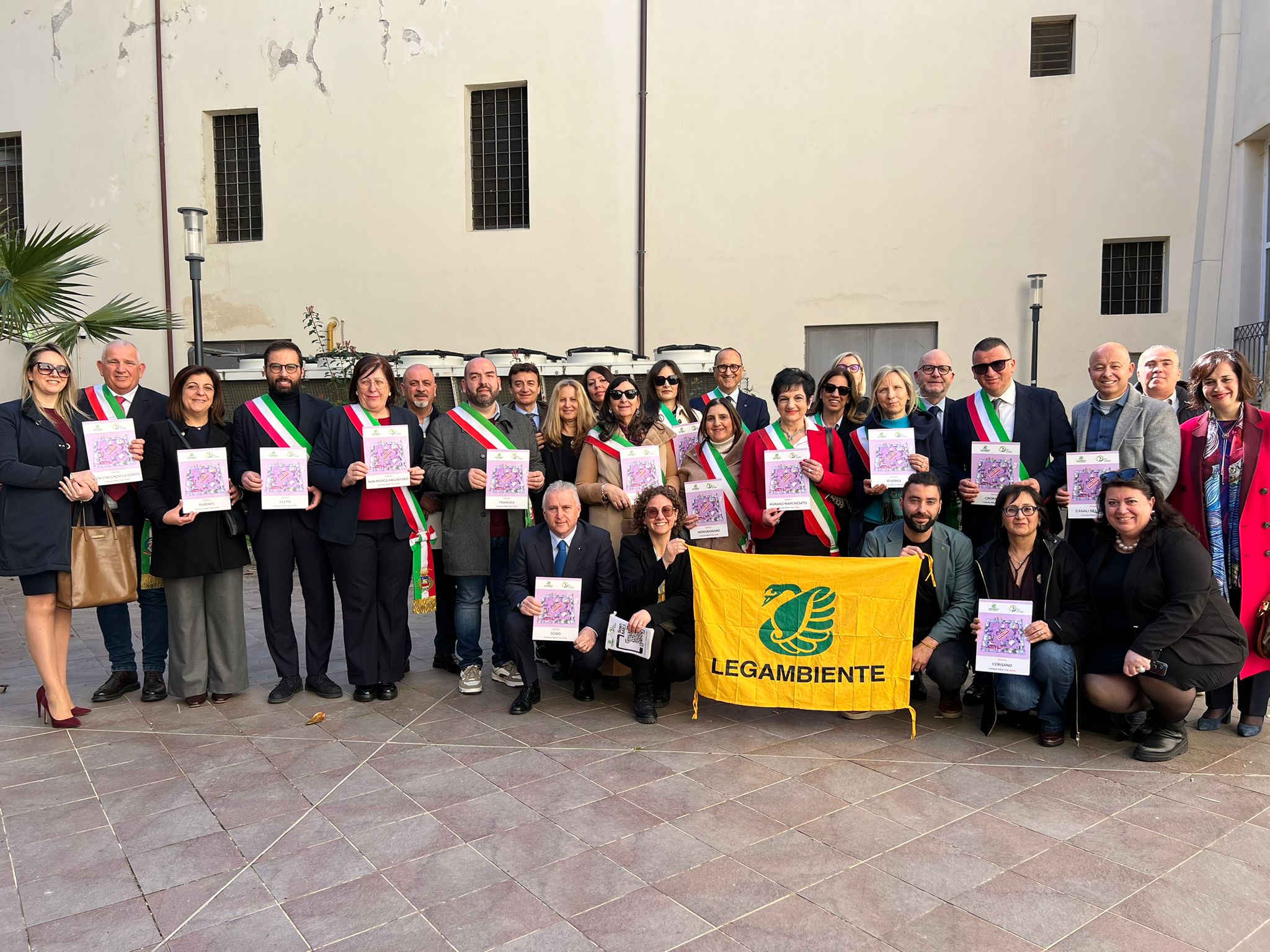 foto di gruppo comuni rifiuti free