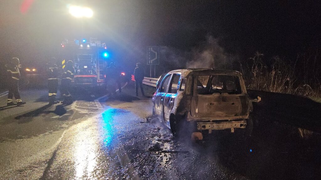 incendio auto sambatello gallico-gambarie