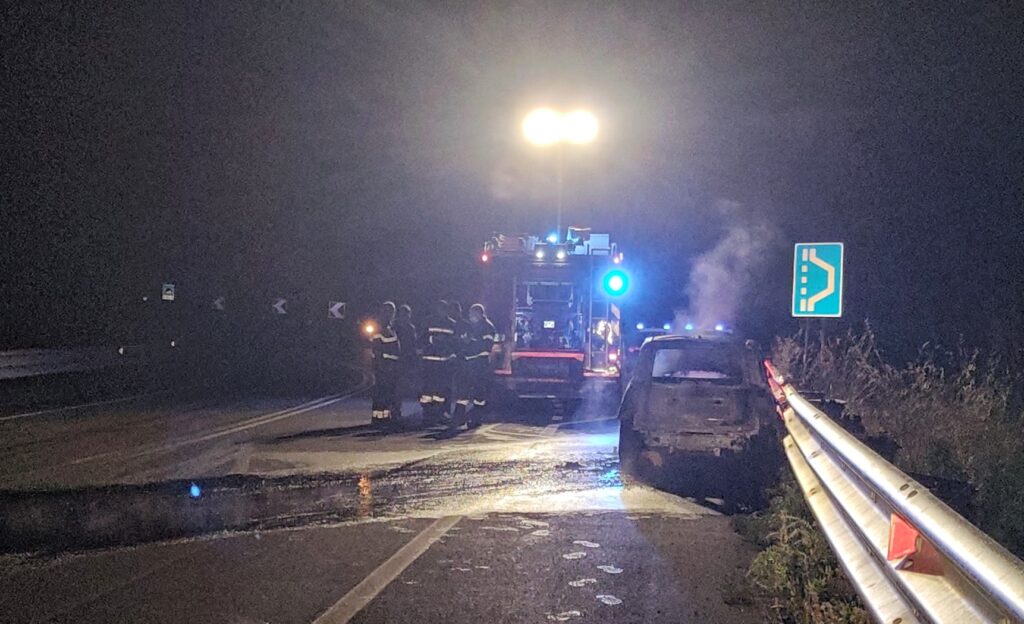 incendio auto sambatello gallico-gambarie