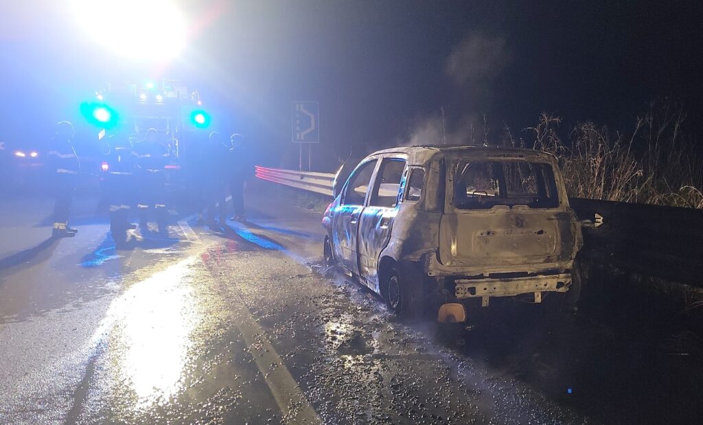 incendio auto sambatello gallico-gambarie