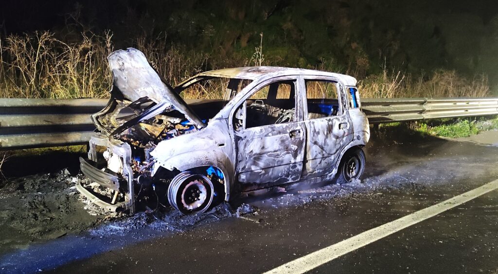 incendio auto sambatello gallico-gambarie