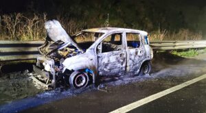 incendio auto sambatello gallico-gambarie