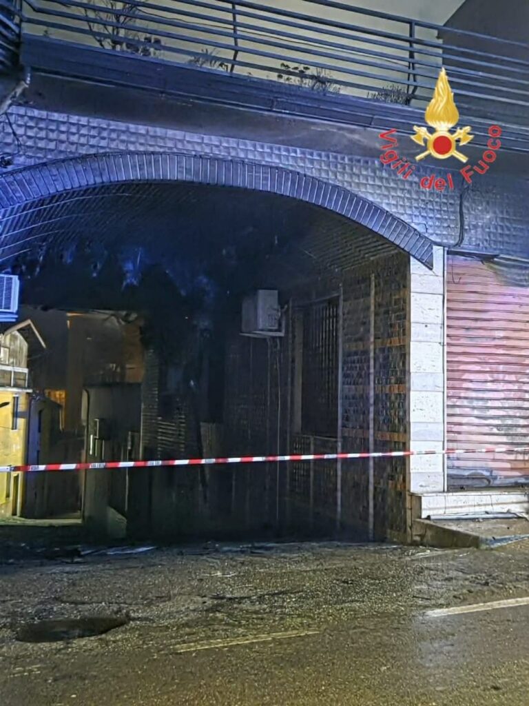 incendio catanzaro negozi