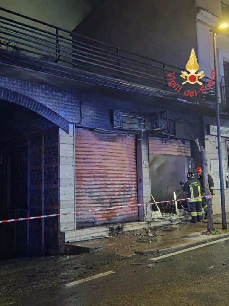incendio catanzaro negozi