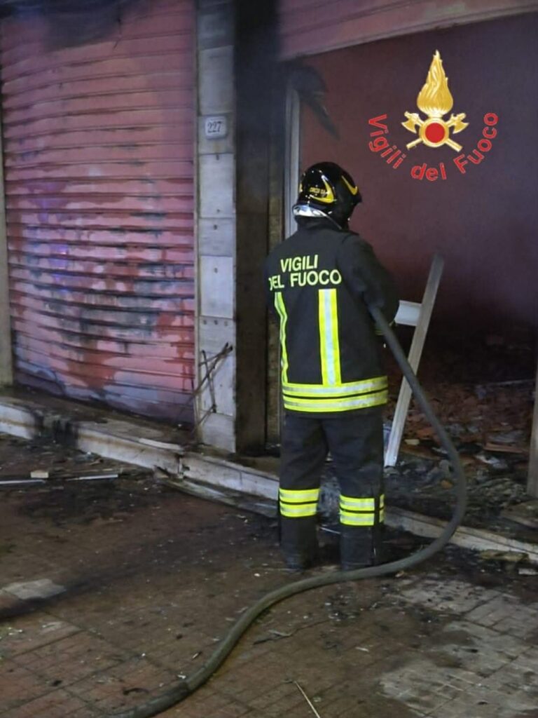 incendio catanzaro negozi