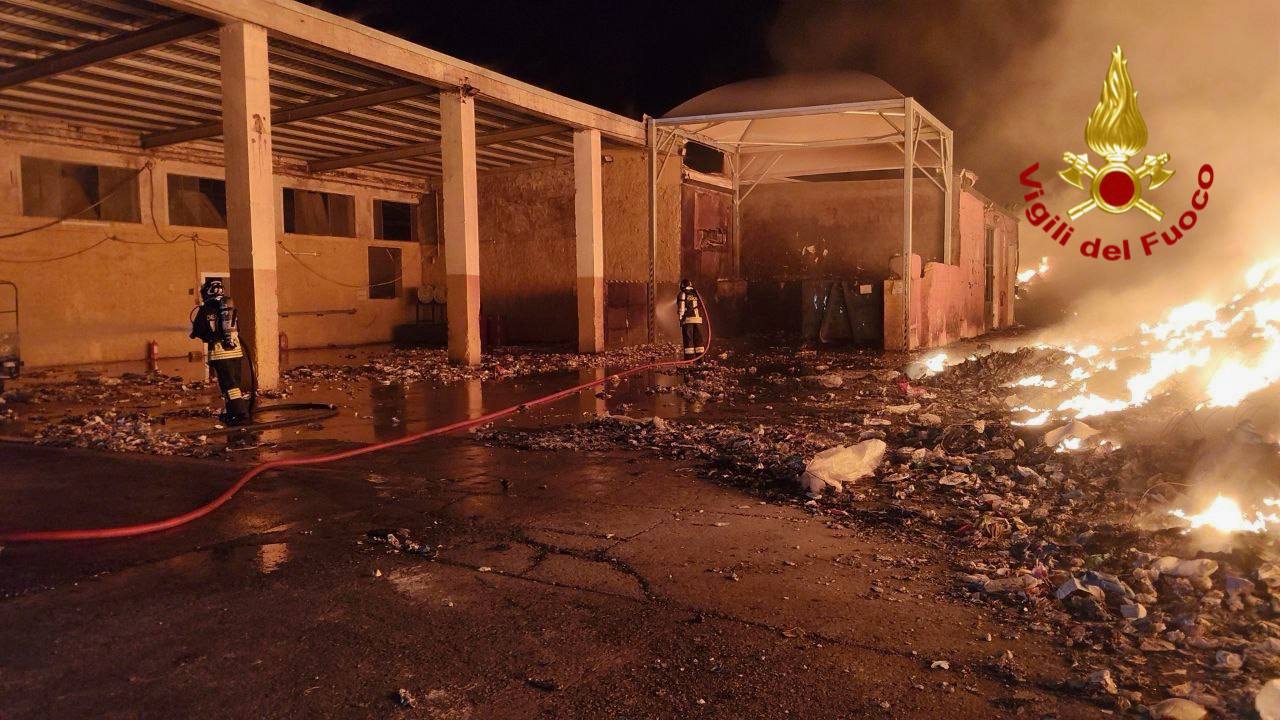 incendio impianto rifiuti plastica