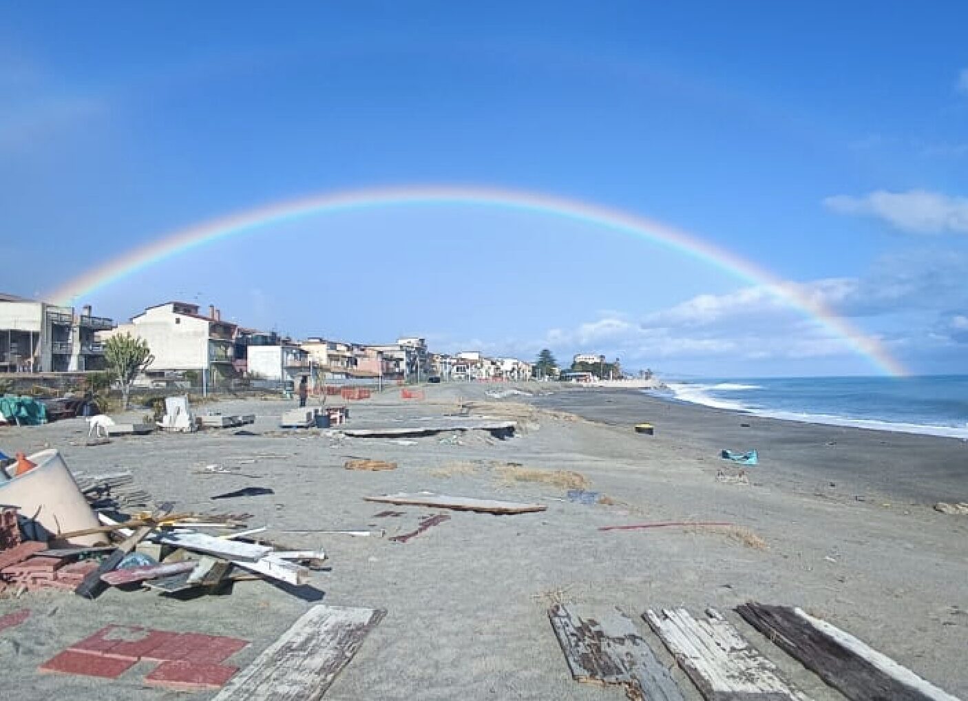 lungomare siderno spiaggia dopo ciclone harry