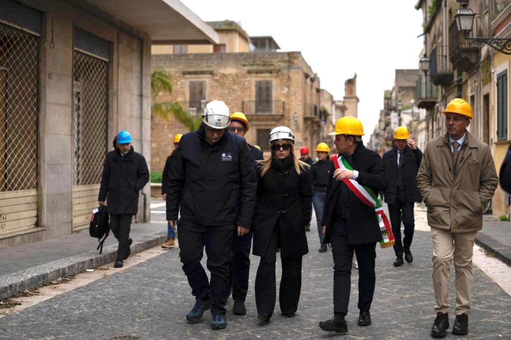 meloni in sicilia a niscemi