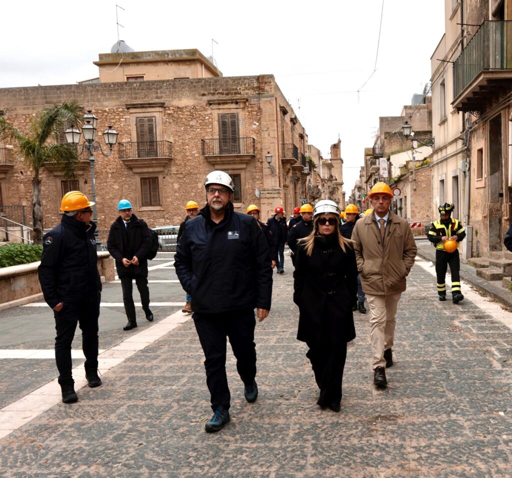 meloni in sicilia a niscemi