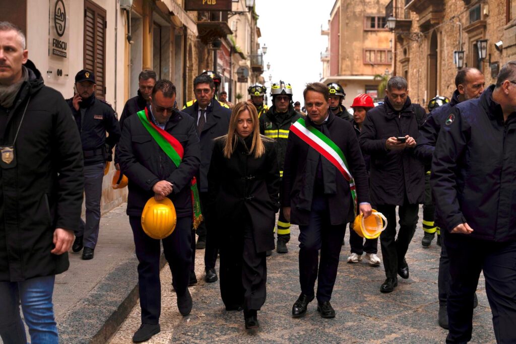 meloni in sicilia a niscemi